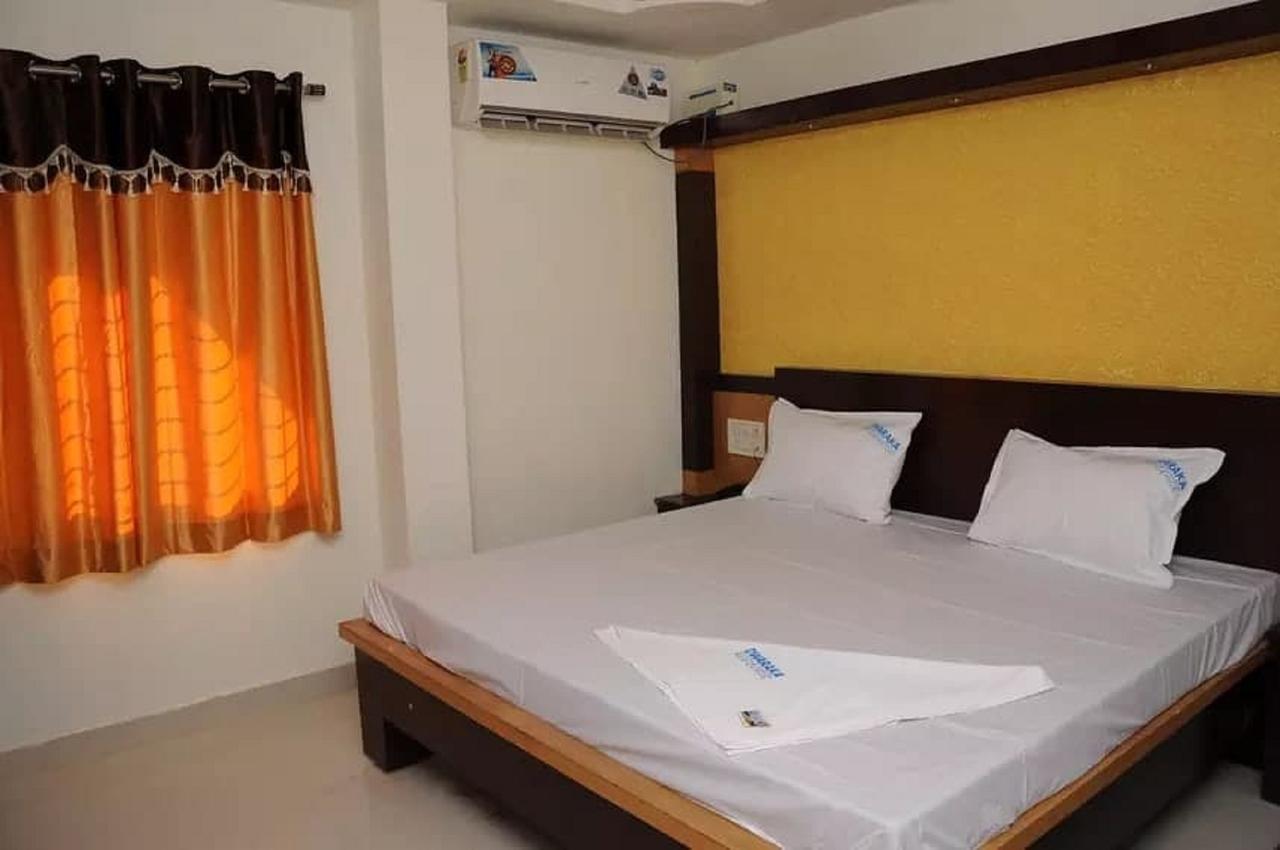 Dwaraka Residency Hotell Kākināda Exteriör bild