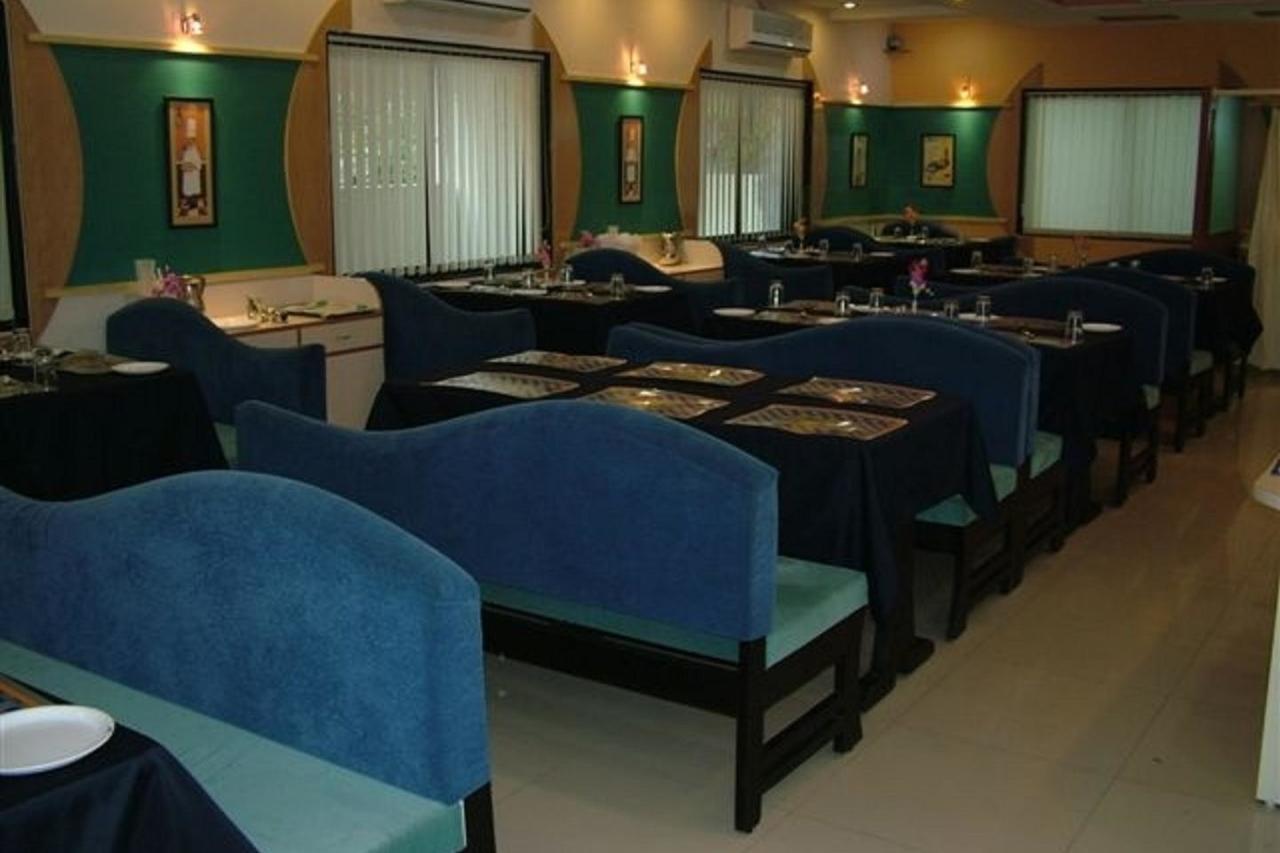 Dwaraka Residency Hotell Kākināda Exteriör bild